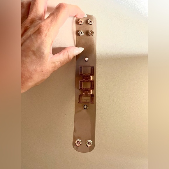 Vintage Langston (80’s) golden tone/crystal snap soft resin strap  bracelet 🤎💎 - Picture 5 of 5